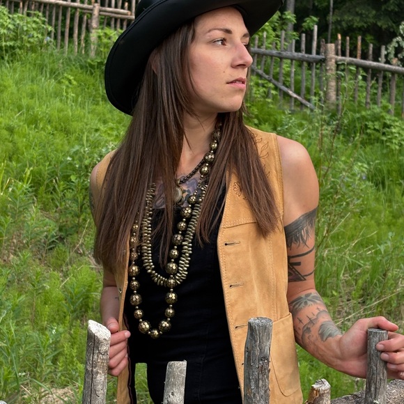 Tan Suede Vest with burn etched flower Details Sz XS - Picture 7 of 7
